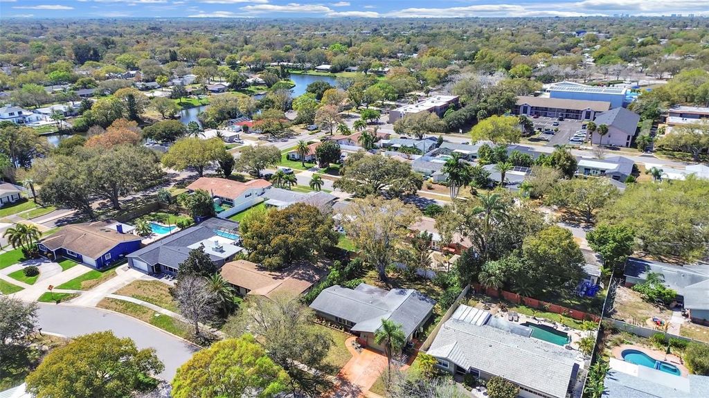 Image 47 of property listing at 1324 SUMMERLIN DRIVE, Clearwater, FL 33764