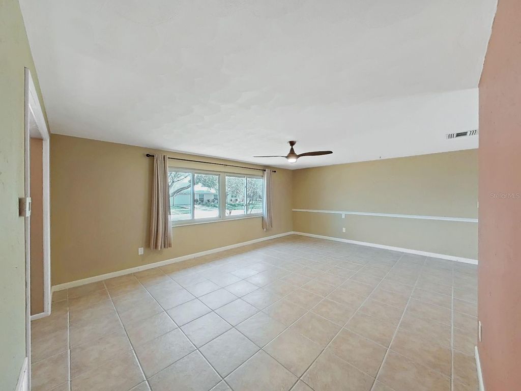 Image 6 of property listing at 1324 SUMMERLIN DRIVE, Clearwater, FL 33764