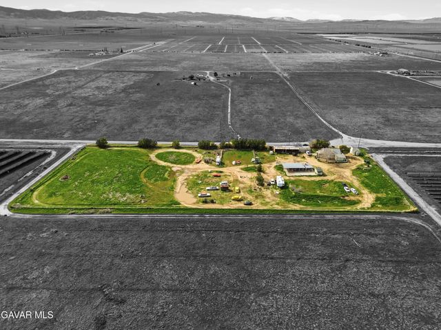 9200 W Avenue H, Lancaster, CA 93536