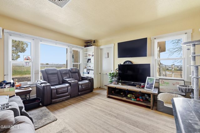 9200 W Avenue H, Lancaster, CA 93536