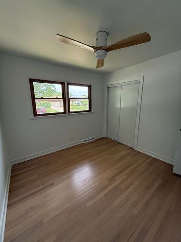12537 S Menard Avenue, Palos Heights, IL 60463