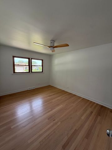 12537 S Menard Avenue, Palos Heights, IL 60463