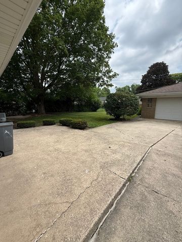 12537 S Menard Avenue, Palos Heights, IL 60463