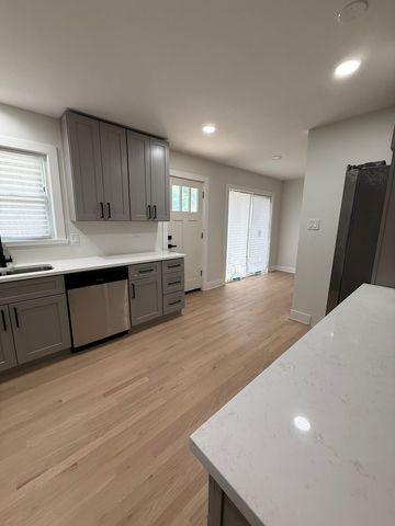 12537 S Menard Avenue, Palos Heights, IL 60463