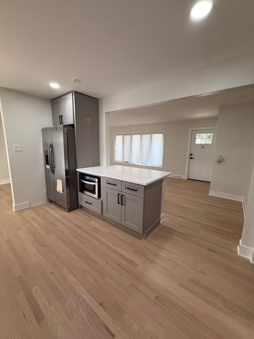 12537 S Menard Avenue, Palos Heights, IL 60463