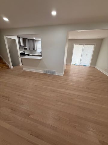 12537 S Menard Avenue, Palos Heights, IL 60463