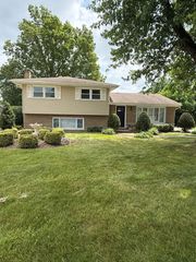 12537 S Menard Avenue, Palos Heights, IL 60463
