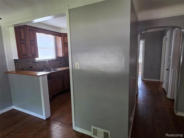 23745 Oak Street, Dearborn, MI 48128
