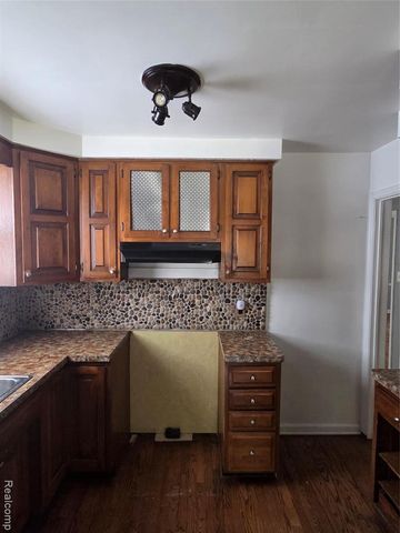 23745 Oak Street, Dearborn, MI 48128