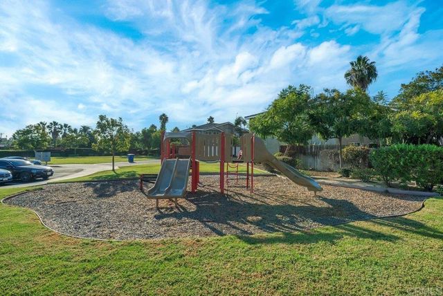 467 Calle Elagante, Vista, CA 92083