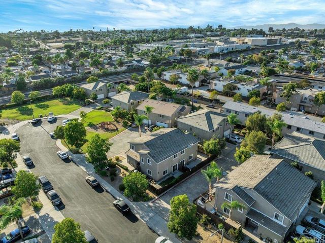 467 Calle Elagante, Vista, CA 92083