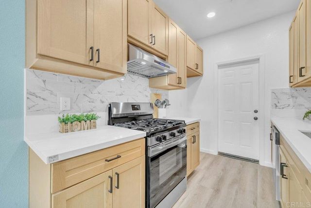 467 Calle Elagante, Vista, CA 92083