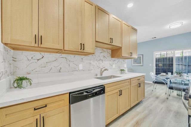 467 Calle Elagante, Vista, CA 92083