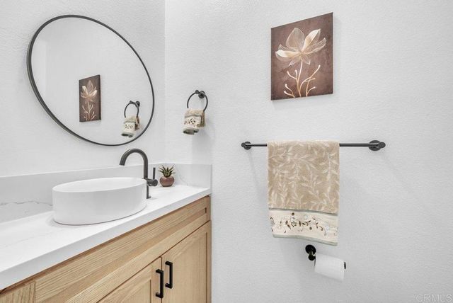 467 Calle Elagante, Vista, CA 92083