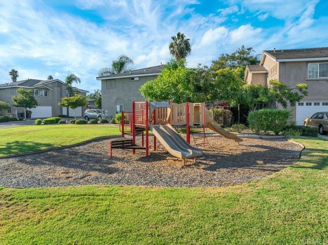 467 Calle Elagante, Vista, CA 92083