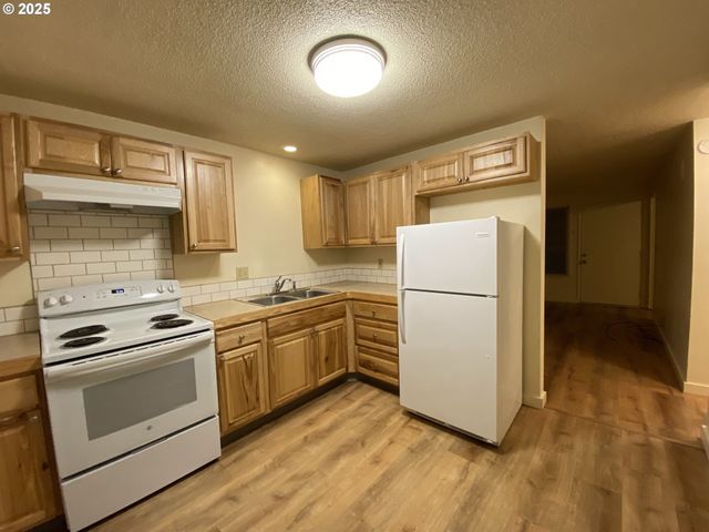 851 W 5TH Ave, Eugene, OR 97402