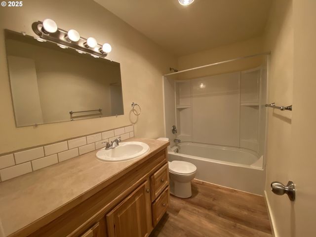 851 W 5TH Ave, Eugene, OR 97402