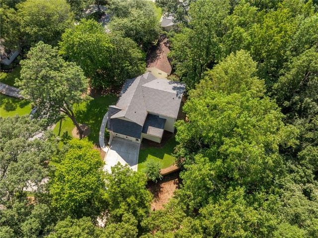 1006 Northcliffe NW Drive, Atlanta, GA 30318