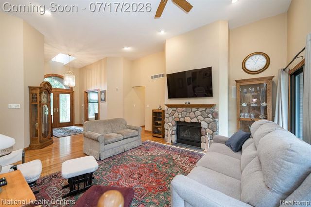 1021 Valleyview Drive, Clarkston, MI 48348