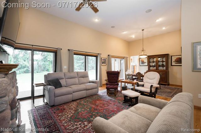 1021 Valleyview Drive, Clarkston, MI 48348
