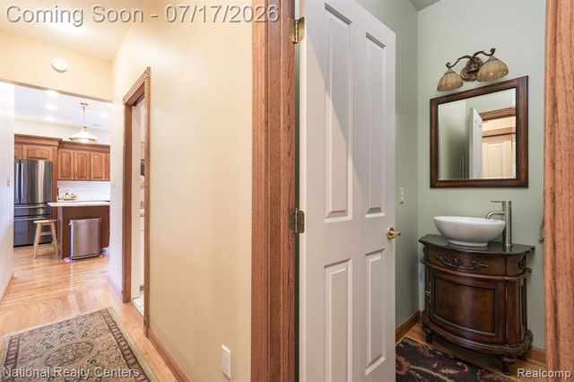 1021 Valleyview Drive, Clarkston, MI 48348