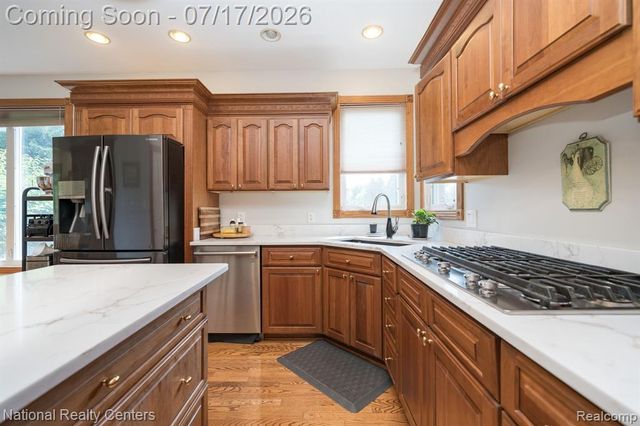 1021 Valleyview Drive, Clarkston, MI 48348