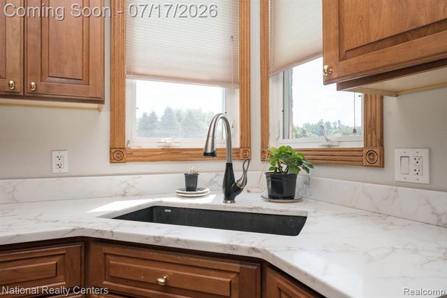 1021 Valleyview Drive, Clarkston, MI 48348