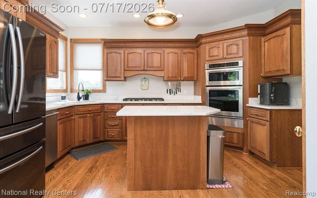 1021 Valleyview Drive, Clarkston, MI 48348