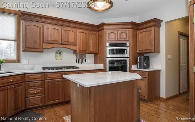 1021 Valleyview Drive, Clarkston, MI 48348