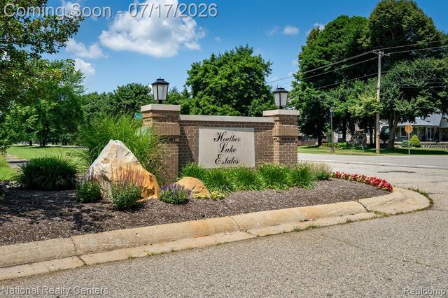 1021 Valleyview Drive, Clarkston, MI 48348