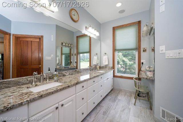 1021 Valleyview Drive, Clarkston, MI 48348