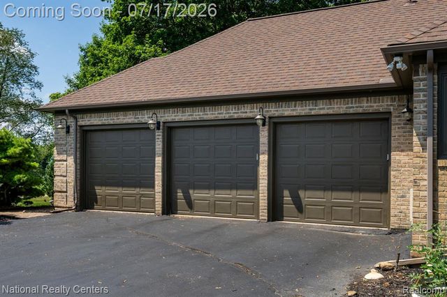 1021 Valleyview Drive, Clarkston, MI 48348