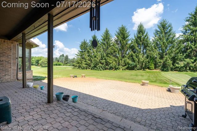 1021 Valleyview Drive, Clarkston, MI 48348