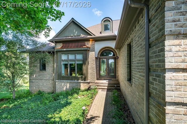 1021 Valleyview Drive, Clarkston, MI 48348