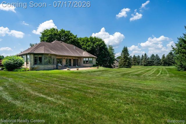 1021 Valleyview Drive, Clarkston, MI 48348
