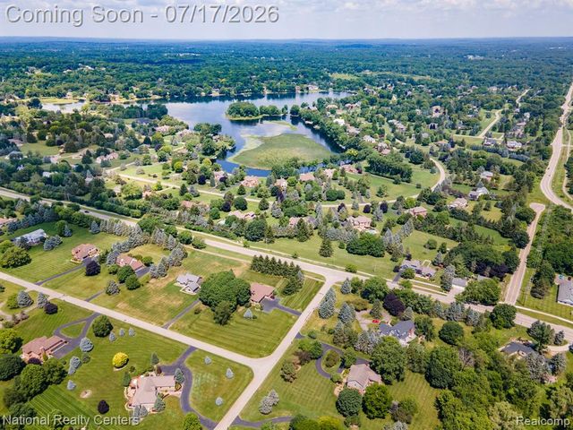 1021 Valleyview Drive, Clarkston, MI 48348