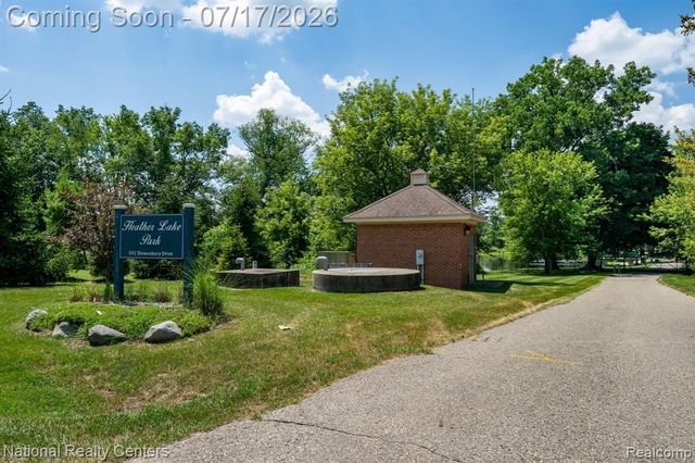 1021 Valleyview Drive, Clarkston, MI 48348