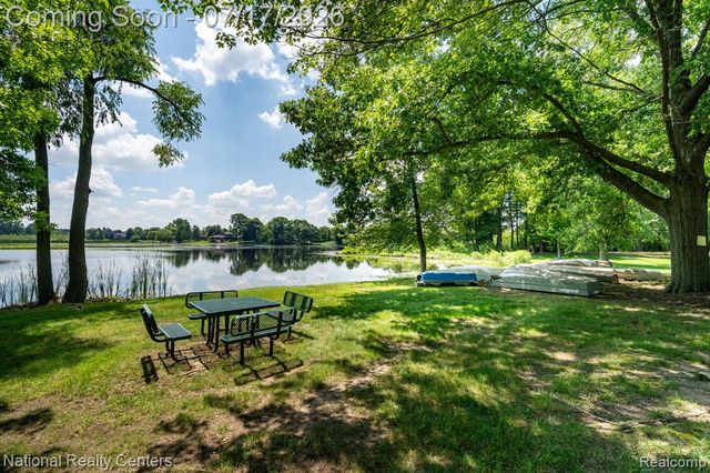 1021 Valleyview Drive, Clarkston, MI 48348
