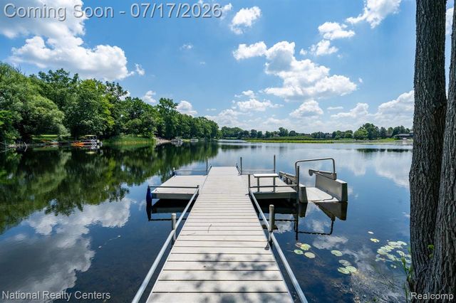 1021 Valleyview Drive, Clarkston, MI 48348
