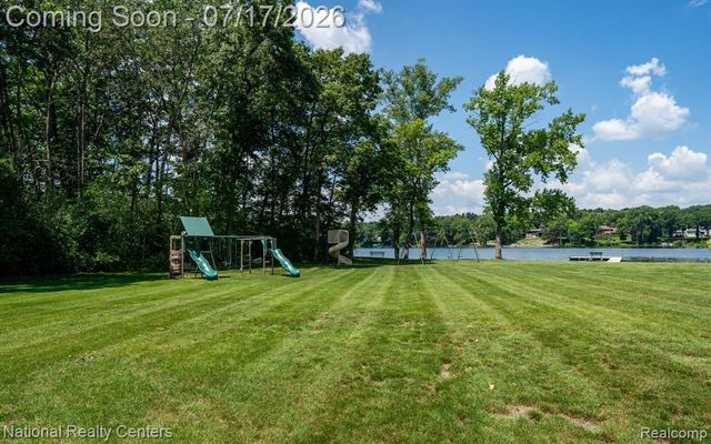 1021 Valleyview Drive, Clarkston, MI 48348