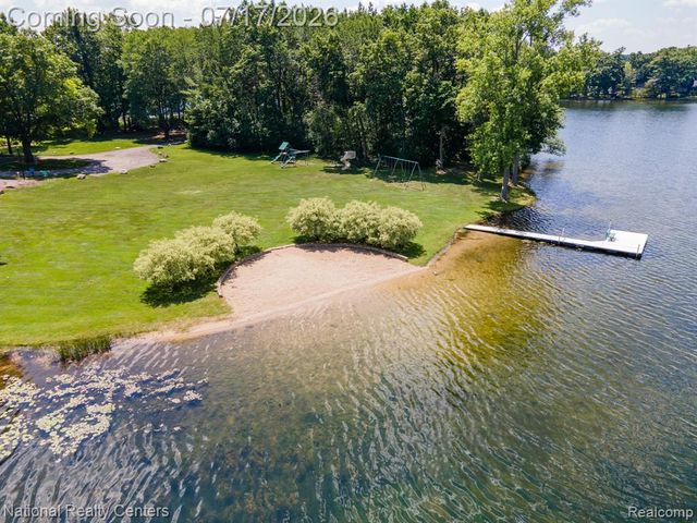 1021 Valleyview Drive, Clarkston, MI 48348