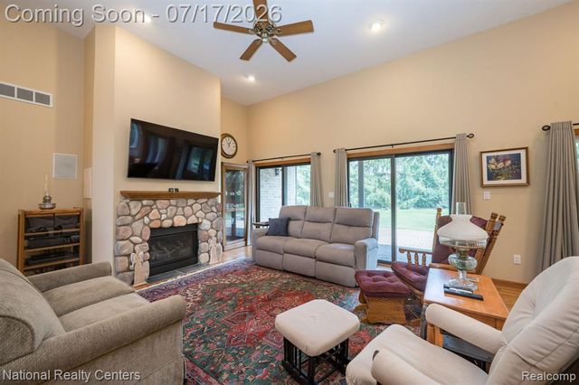 1021 Valleyview Drive, Clarkston, MI 48348