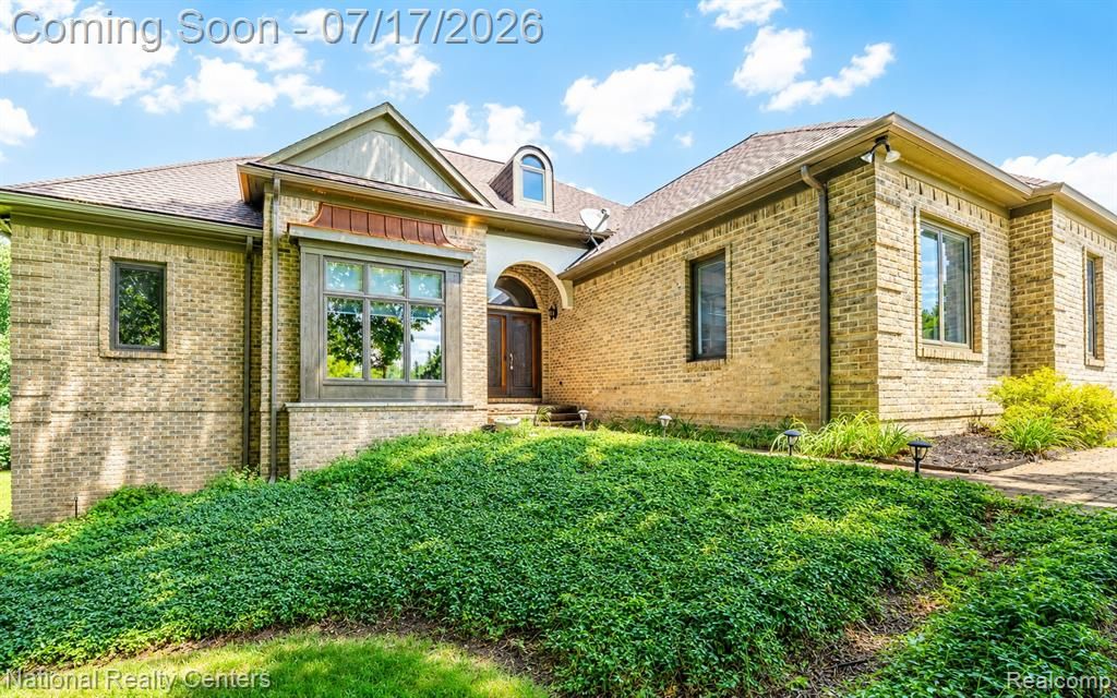 1021 Valleyview Drive, Clarkston, MI 48348