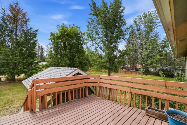 16310 N Suncrest Dr, Nine Mile Falls, WA 99026