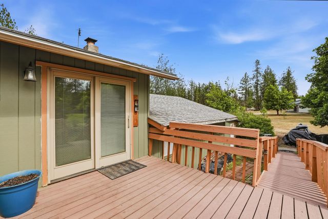 16310 N Suncrest Dr, Nine Mile Falls, WA 99026