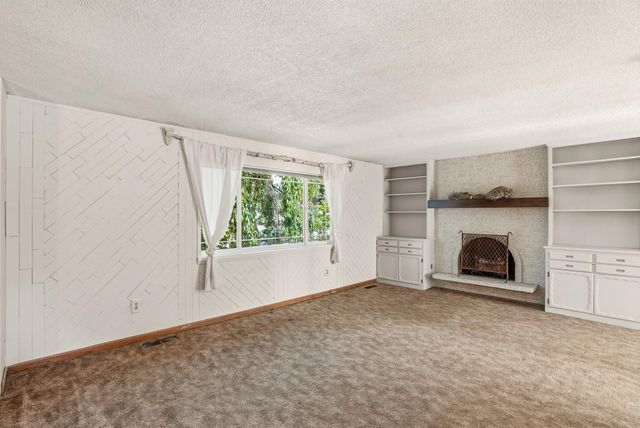 16310 N Suncrest Dr, Nine Mile Falls, WA 99026