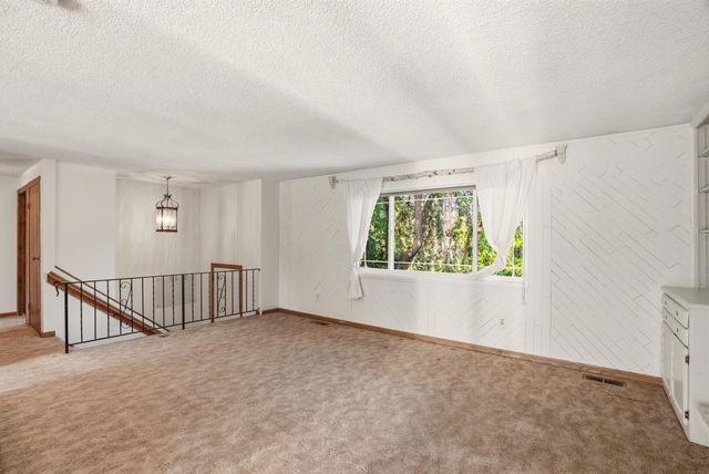 16310 N Suncrest Dr, Nine Mile Falls, WA 99026