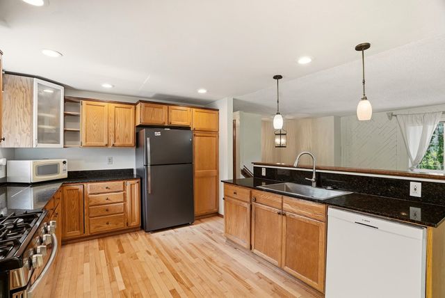 16310 N Suncrest Dr, Nine Mile Falls, WA 99026