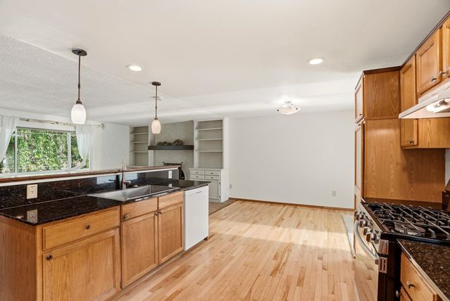 16310 N Suncrest Dr, Nine Mile Falls, WA 99026