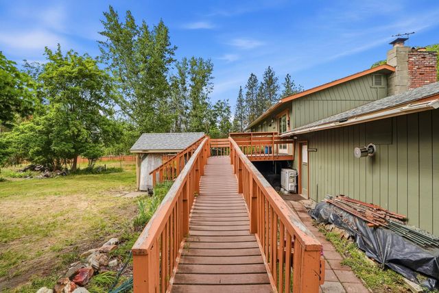 16310 N Suncrest Dr, Nine Mile Falls, WA 99026